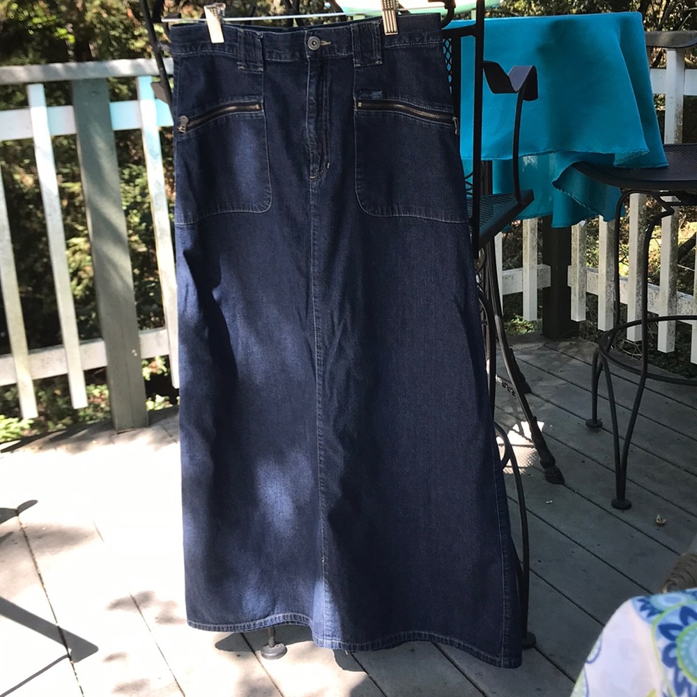 Liz Claiborne “Liz Wear” denim skirt